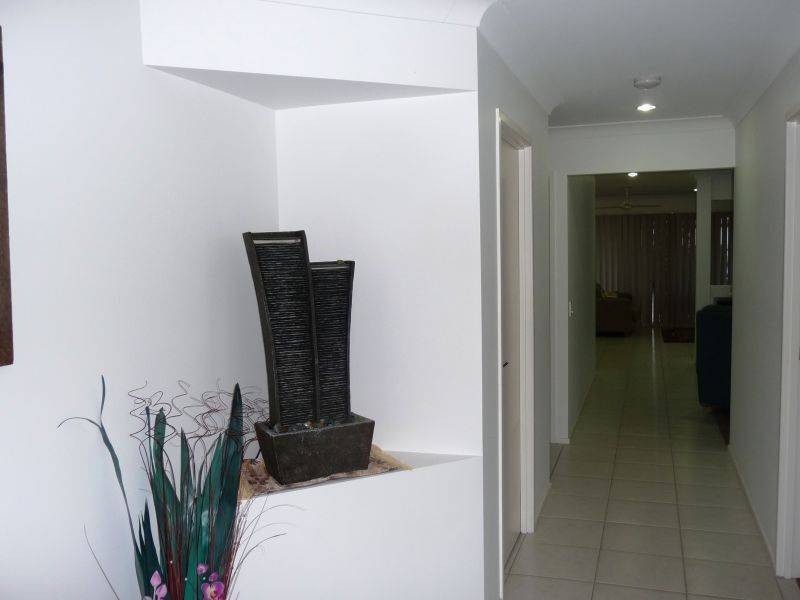 27 Earl St Vincent Cct Mariners Cove, Eli Waters QLD 4655