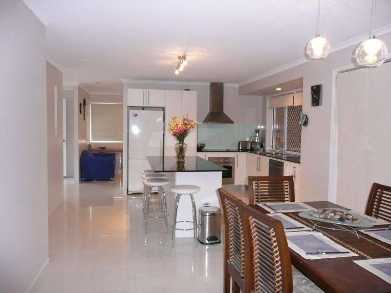 1 Diamond Crt, Point Vernon QLD 4655