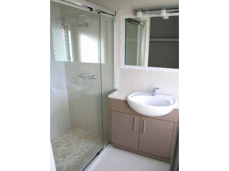 1 Diamond Crt, Point Vernon QLD 4655