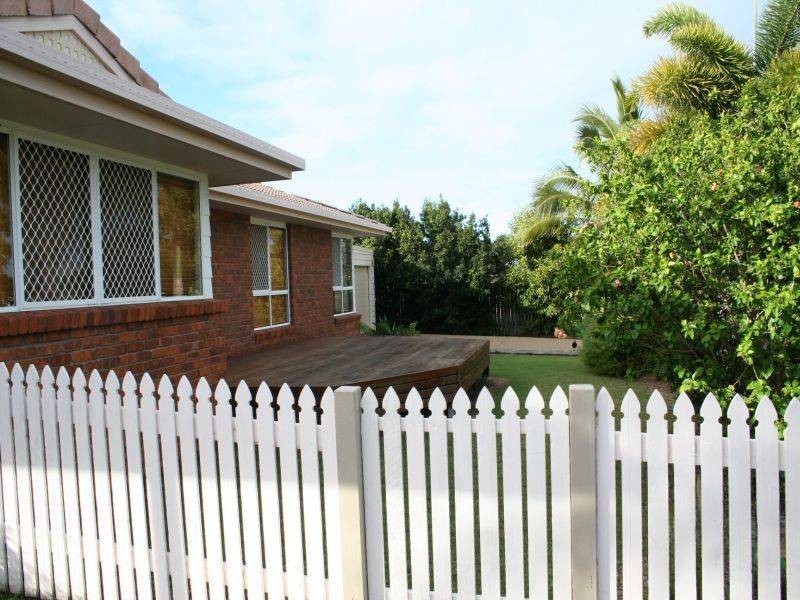 1 Diamond Crt, Point Vernon QLD 4655