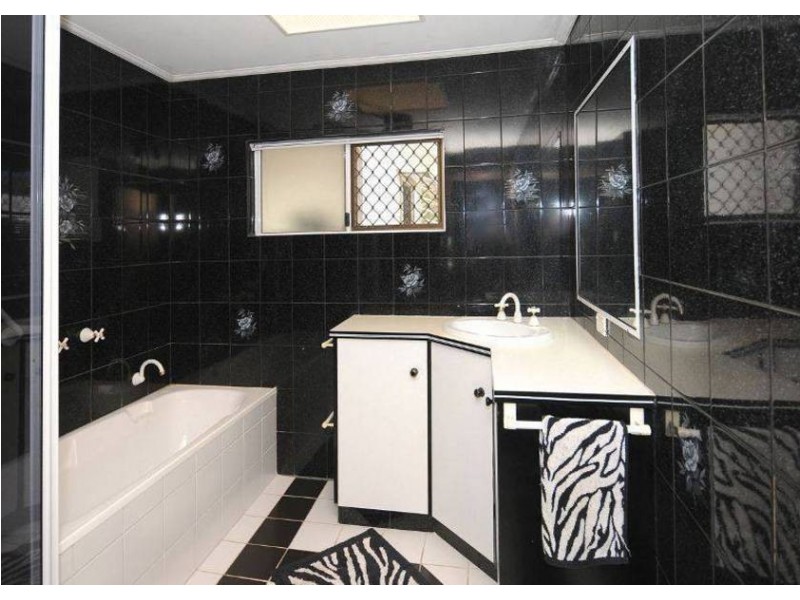 6 Holiday Parade, Hervey Bay QLD 4655