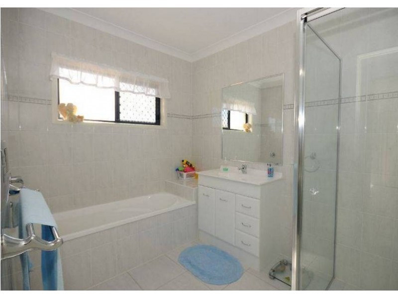 34 Rosewood Ave, Hervey Bay QLD 4655