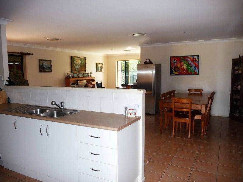 9 Chanak Close, Point Vernon QLD 4655