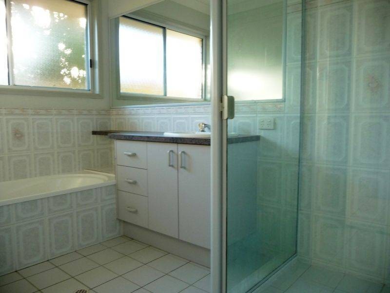 11 Nicholson Crt, Urraween QLD 4655