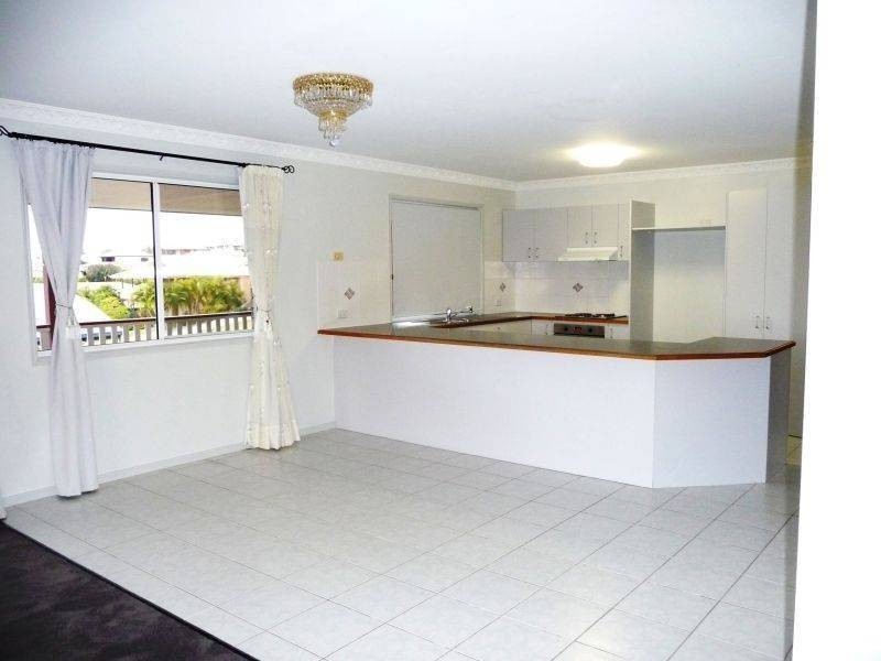 11 Nicholson Crt, Urraween QLD 4655