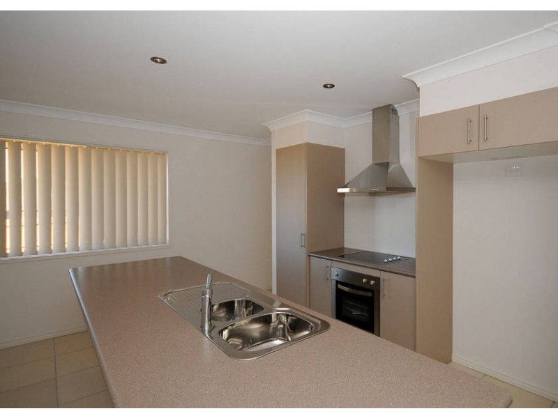 15 Teresa Street, Nikenbah QLD 4655