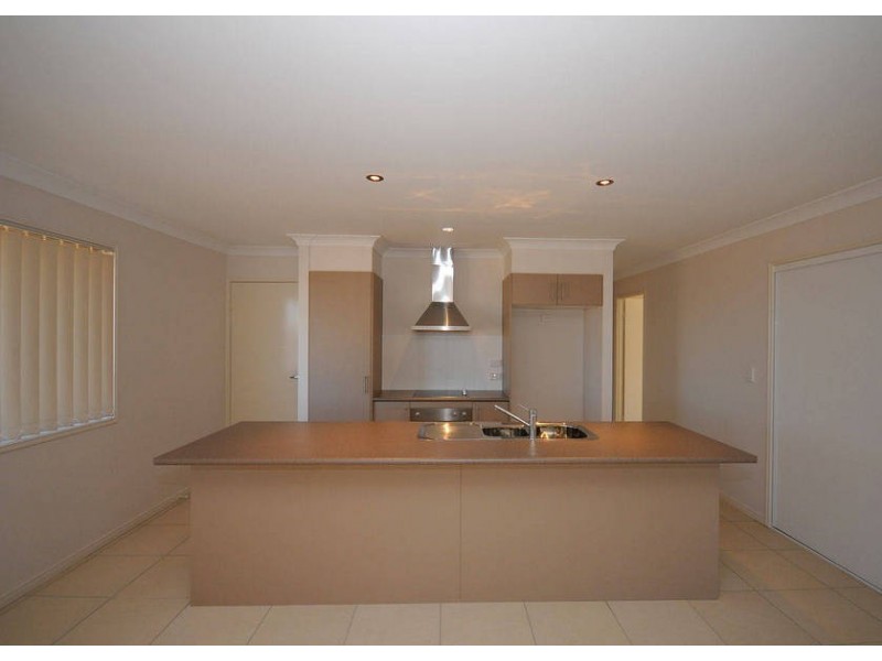 15 Teresa Street, Nikenbah QLD 4655