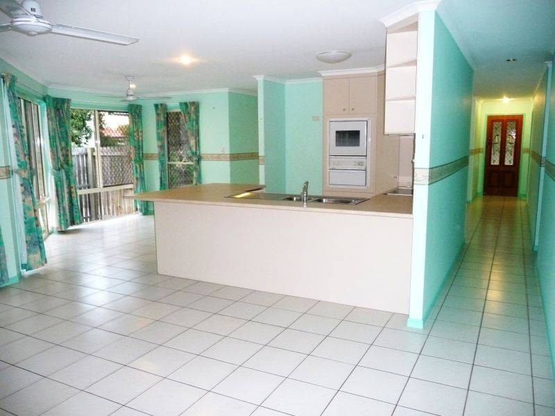 31 Oceanview St, Point Vernon QLD 4655