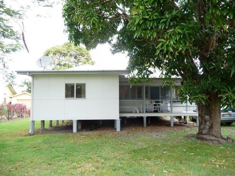 223 Cypress St, Urangan QLD 4655
