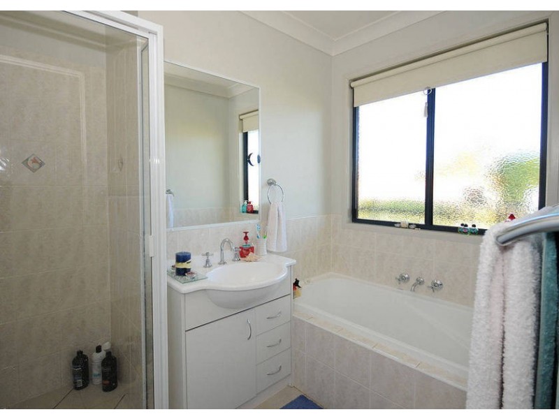 95 Torquay Rd, Scarness QLD 4655