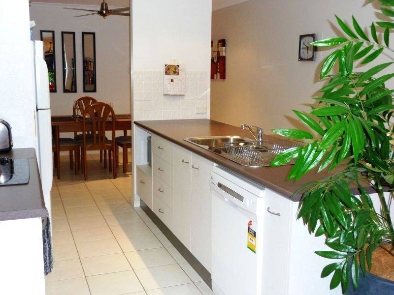 2/11 Lockerbie Crt, Kawungan QLD 4655