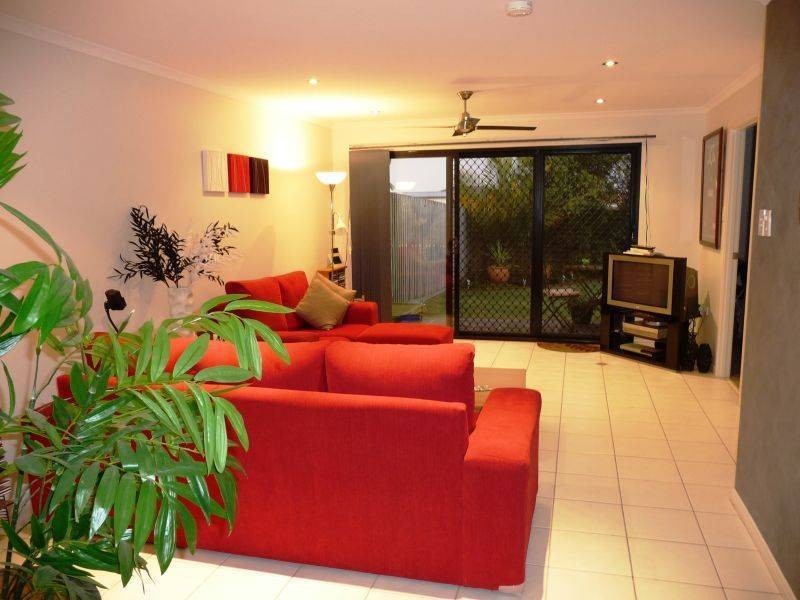 2/11 Lockerbie Crt, Kawungan QLD 4655