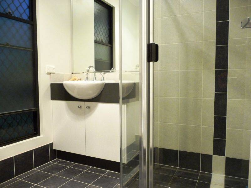 2/11 Lockerbie Crt, Kawungan QLD 4655