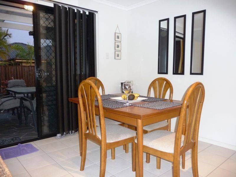 2/11 Lockerbie Crt, Kawungan QLD 4655