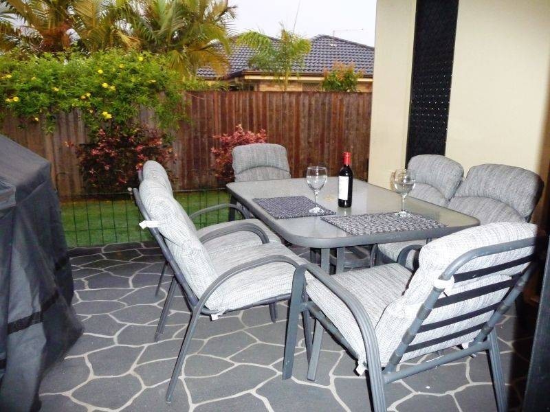 2/11 Lockerbie Crt, Kawungan QLD 4655