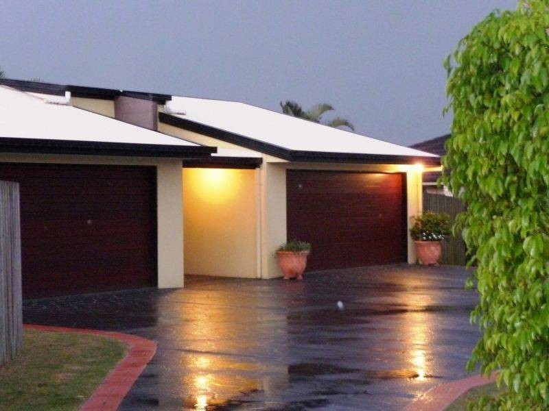 2/11 Lockerbie Crt, Kawungan QLD 4655