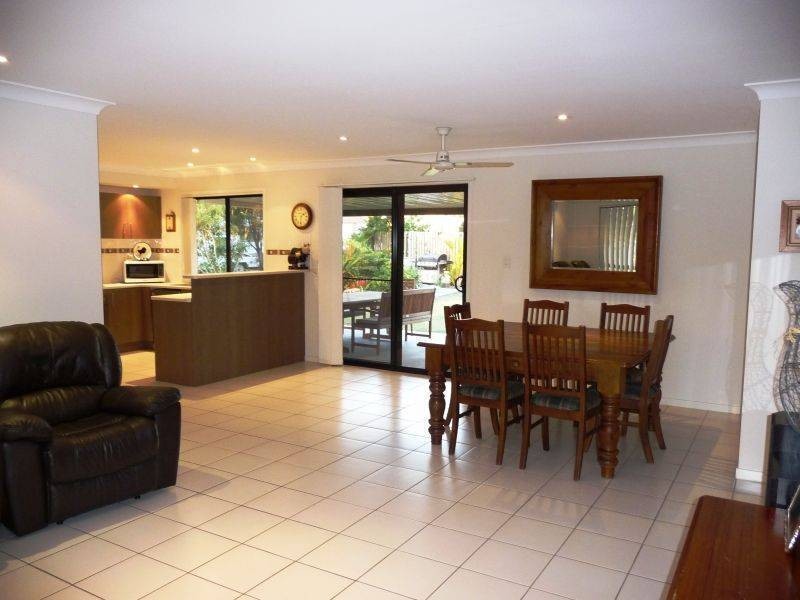 24 Ladbroke Cres, Urangan QLD 4655