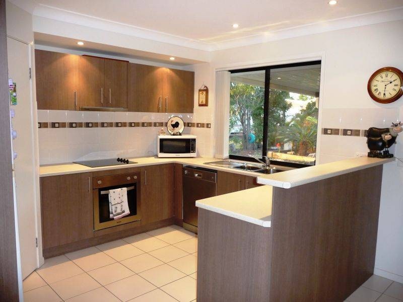 24 Ladbroke Cres, Urangan QLD 4655