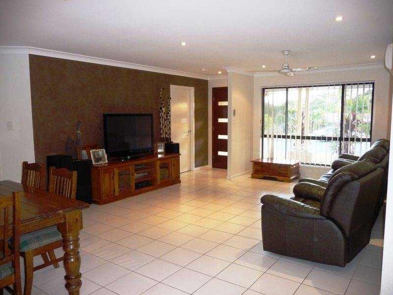 24 Ladbroke Cres, Urangan QLD 4655