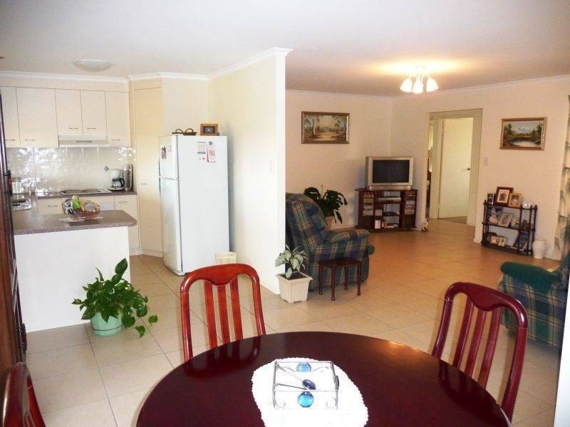 8 Mainsail Crt, Point Vernon QLD 4655