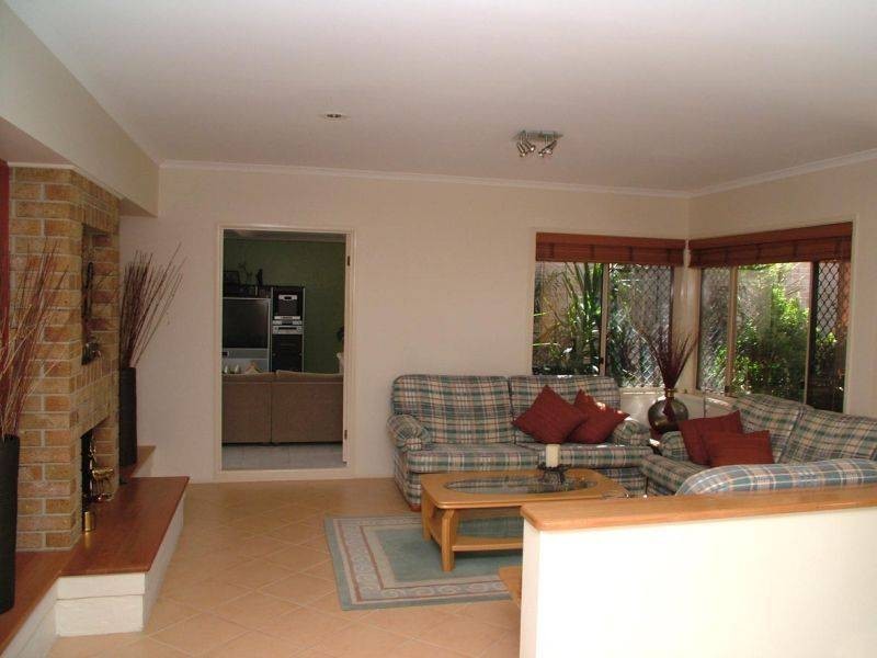 19 Oceanview St, Point Vernon QLD 4655