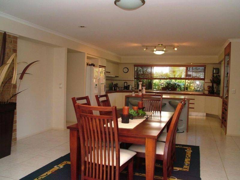 19 Oceanview St, Point Vernon QLD 4655