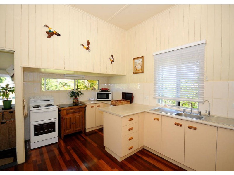 20 Beach Road, Hervey Bay QLD 4655