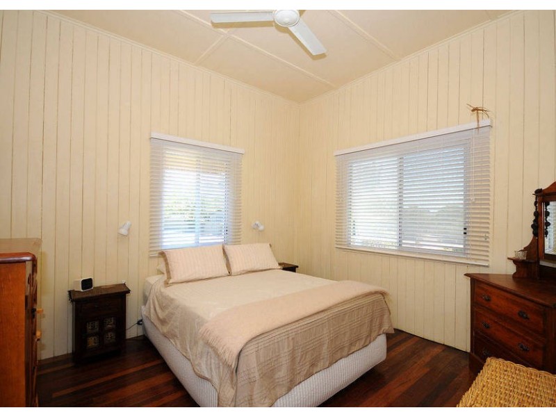 20 Beach Road, Hervey Bay QLD 4655