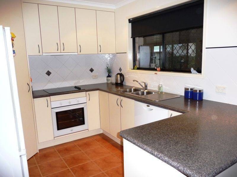 48 William St, Urangan QLD 4655