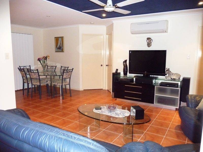 48 William St, Urangan QLD 4655