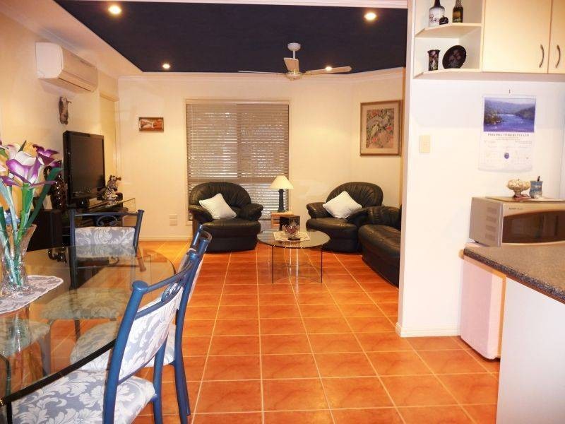 48 William St, Urangan QLD 4655