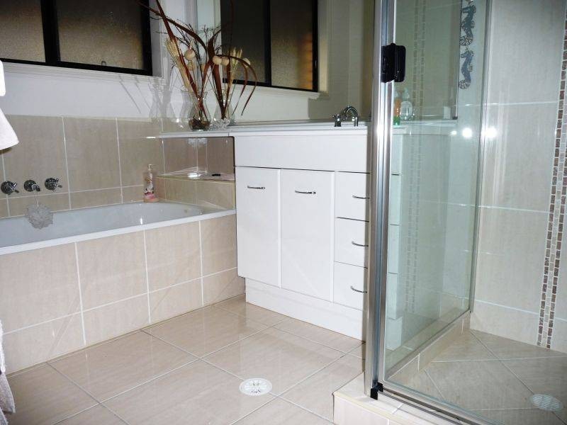 10 Whipbird Court, Urangan QLD 4655