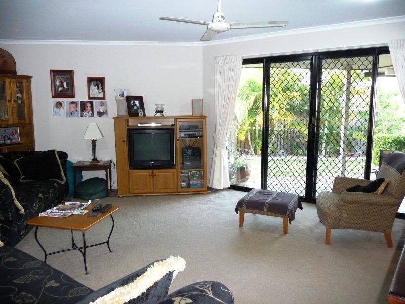 10 Whipbird Court, Urangan QLD 4655