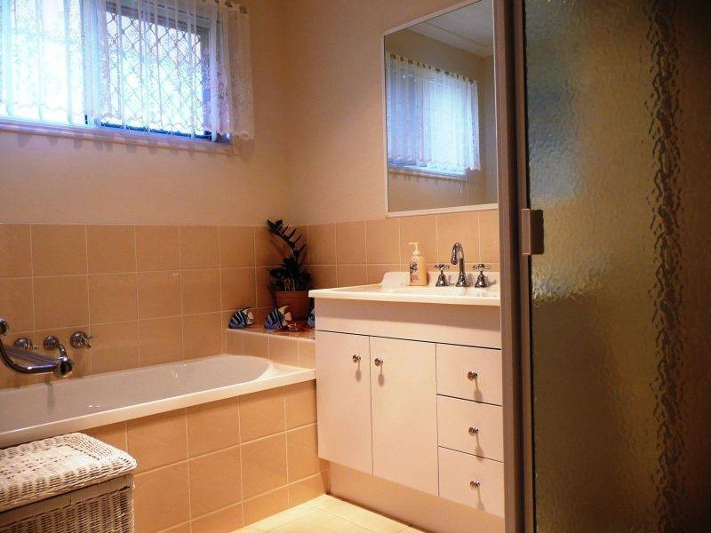 64 Joselyn Dr, Point Vernon QLD 4655
