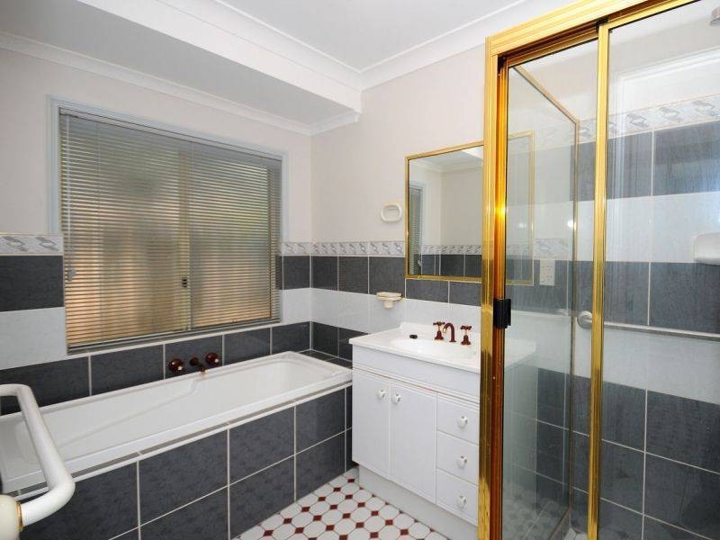 6 Earls Crt, Point Vernon QLD 4655