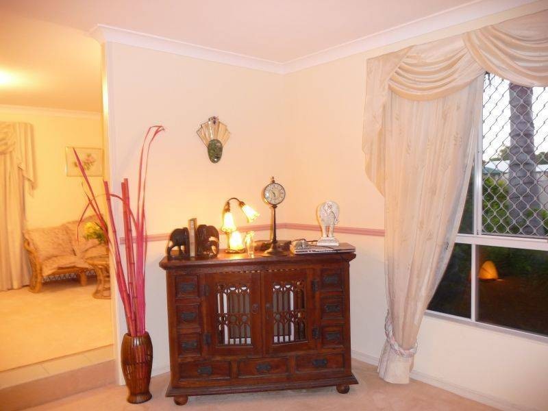 55 Ladbroke Cres, Urangan QLD 4655