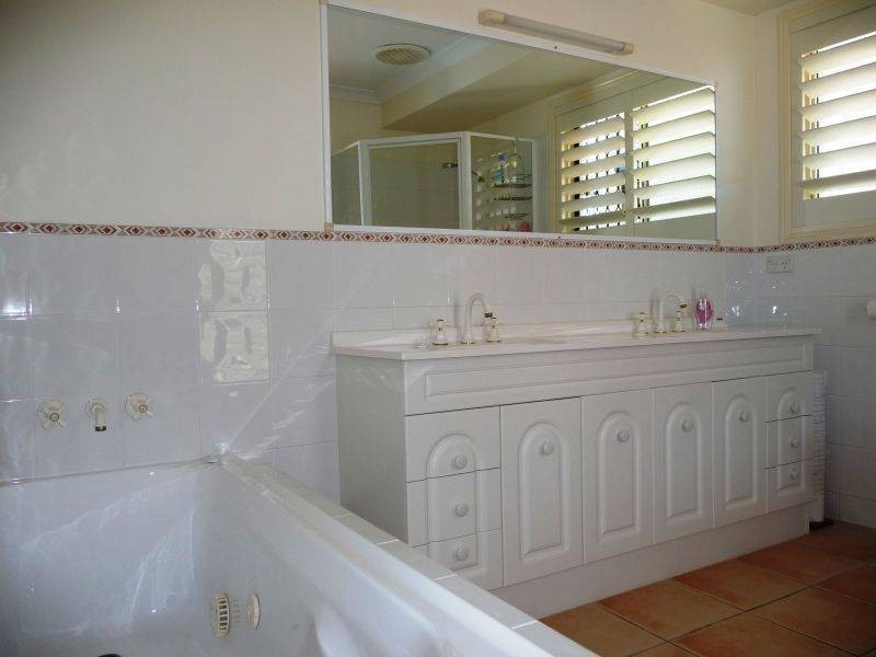 20 Bushlark Ave, Eli Waters QLD 4655