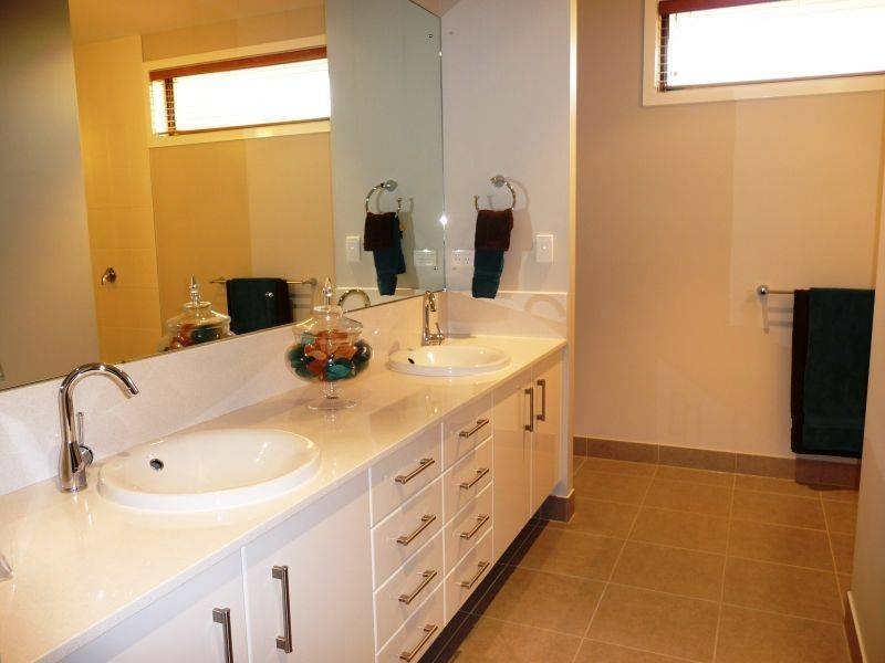 458 Boat Harbour Dr, Torquay QLD 4655