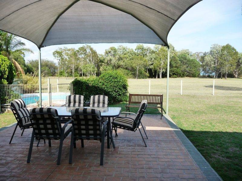 15 Oceanview St, Point Vernon QLD 4655