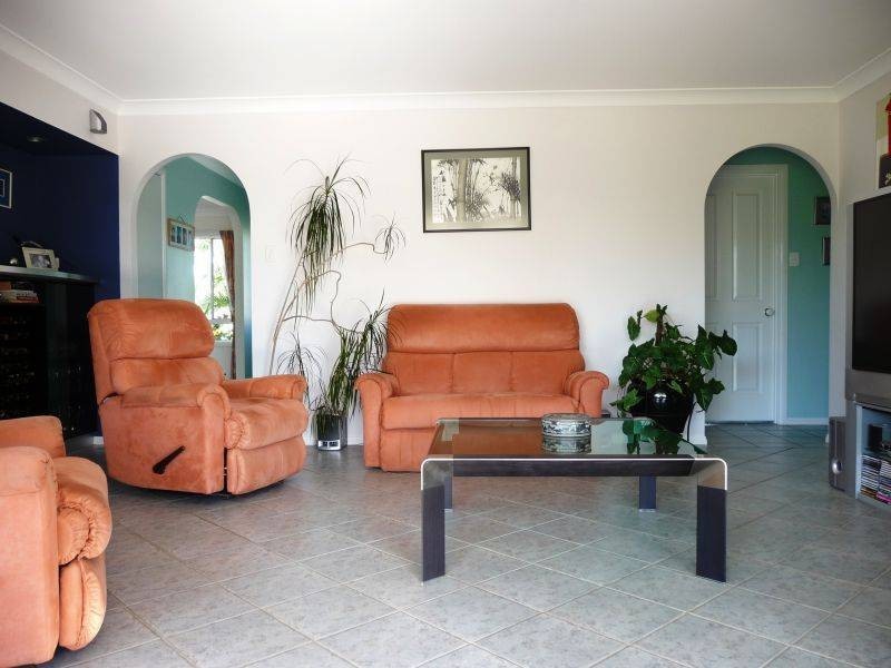 15 Oceanview St, Point Vernon QLD 4655