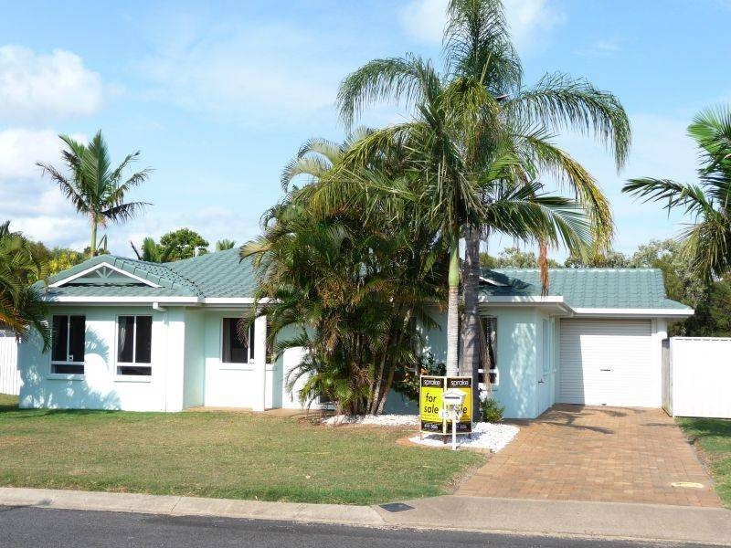 15 Oceanview St, Point Vernon QLD 4655