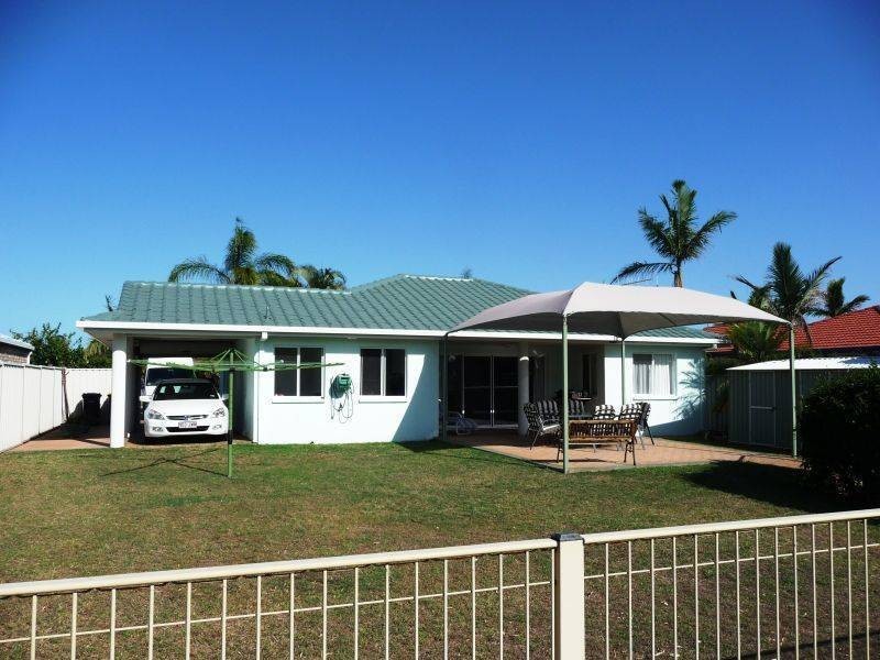15 Oceanview St, Point Vernon QLD 4655