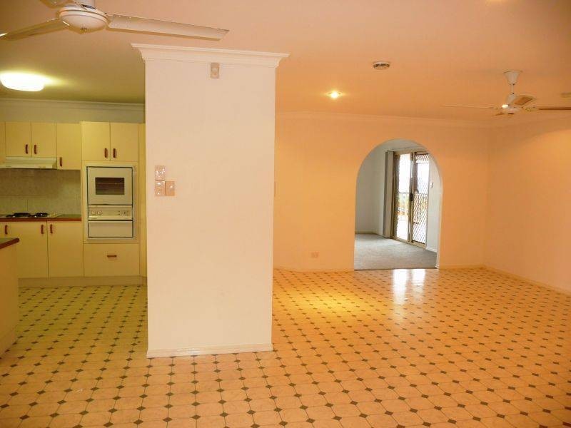 12 Nicholson Crt, Urraween QLD 4655