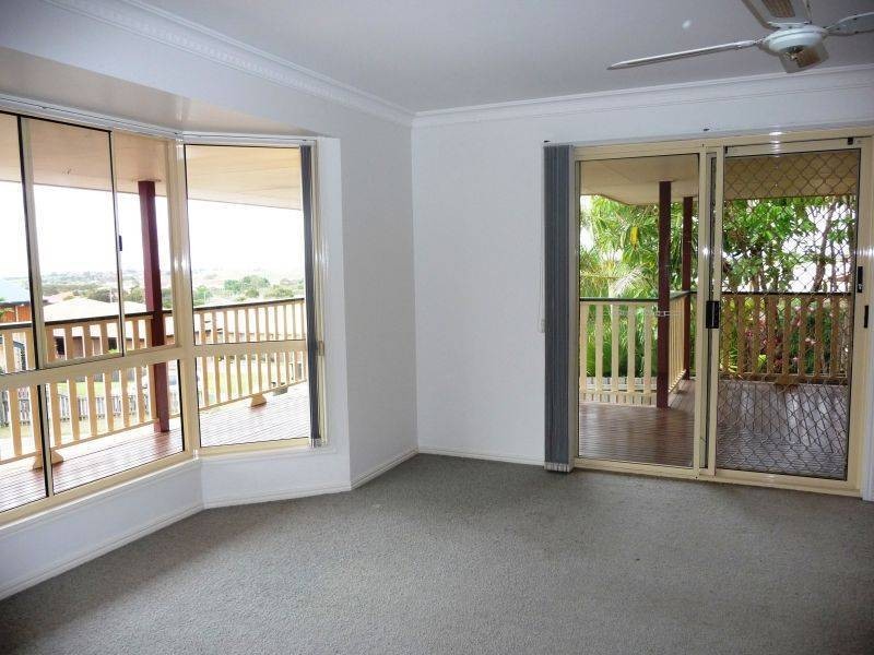 12 Nicholson Crt, Urraween QLD 4655