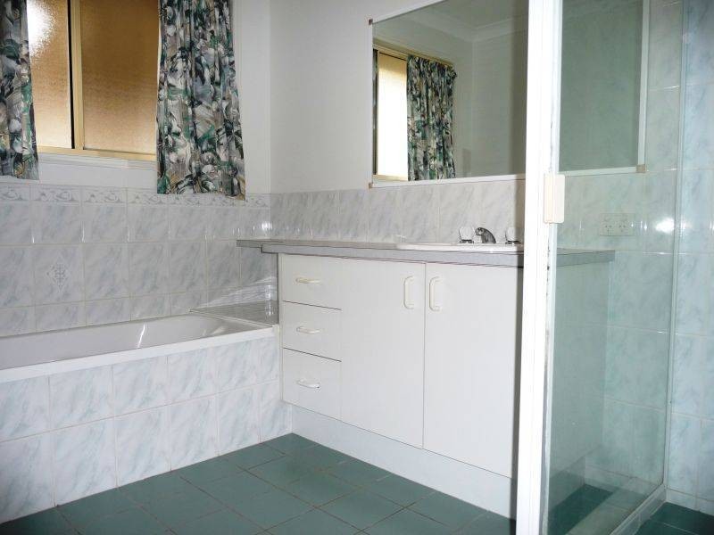 12 Nicholson Crt, Urraween QLD 4655