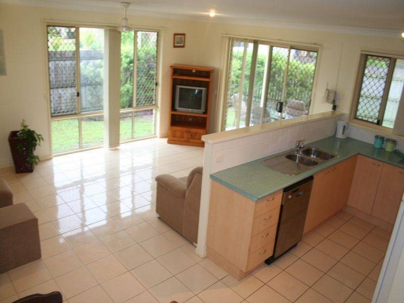 35 Anchorage Cct, Point Vernon QLD 4655