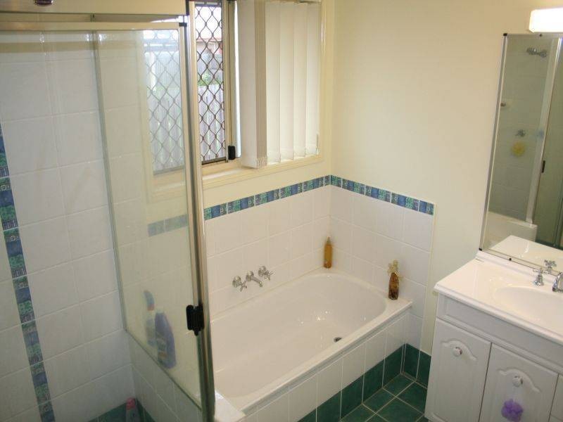 35 Anchorage Cct, Point Vernon QLD 4655