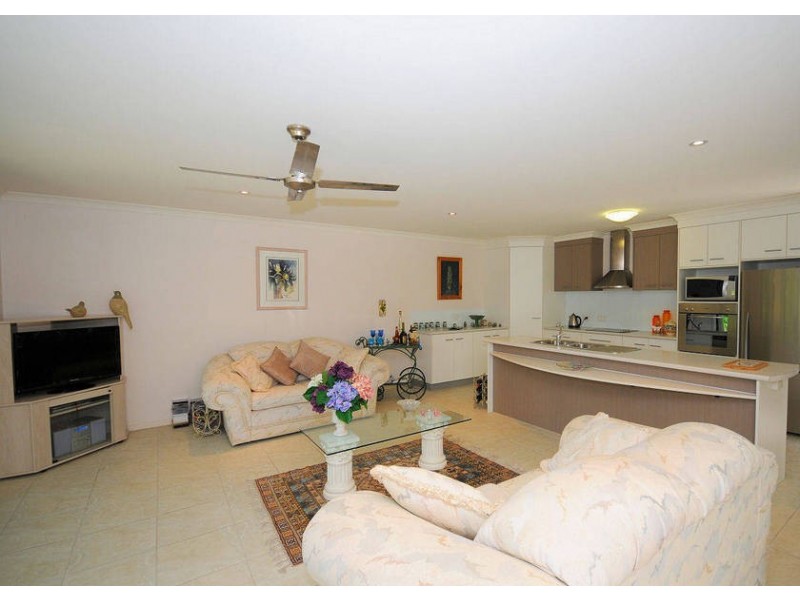 10/2 Barnstaple Street, Torquay QLD 4655