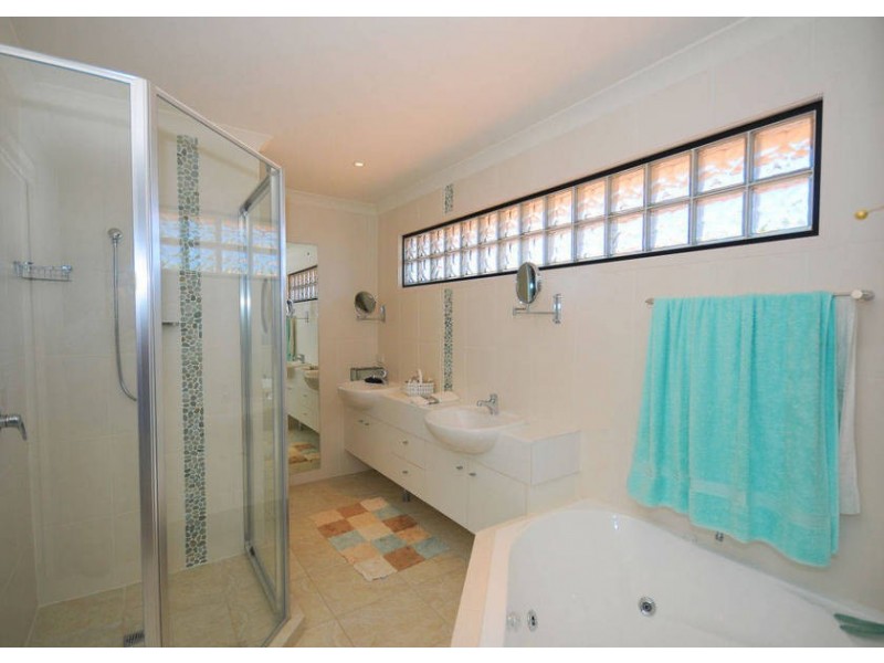 10/2 Barnstaple Street, Torquay QLD 4655