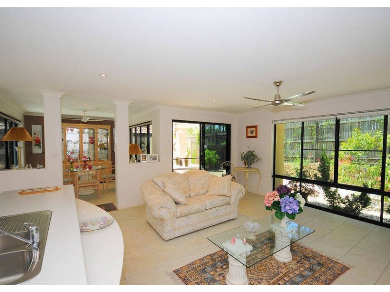 10/2 Barnstaple Street, Torquay QLD 4655